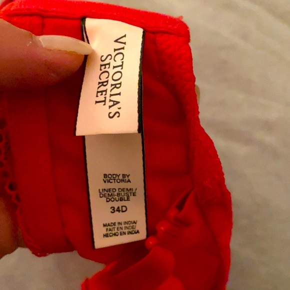 Victorias Secret Red Lace bra - Picture 4 of 4